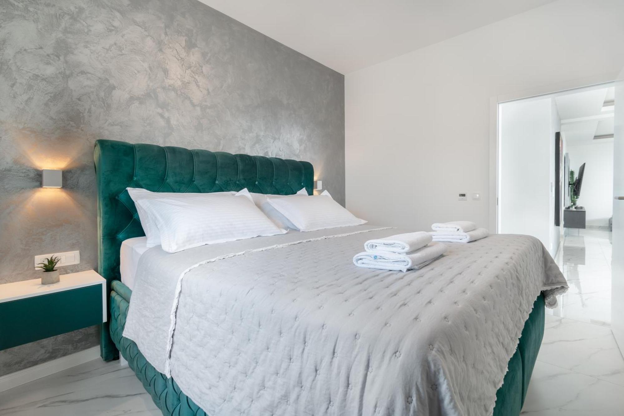 Lux Penthouse Panoramic View With Jacuzzi Leilighet Makarska Eksteriør bilde